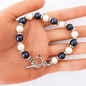 Balinese Pearl Bracelet Peacock Blue and White Pearls silver Bali Artisan